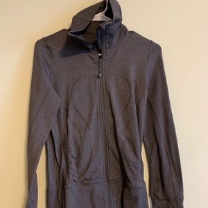 Sz 6 Lululemon Zip Up in good condition